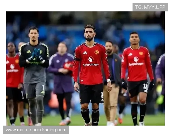 曼联忧虑B费夏窗离队,转会门槛仅6500万欧元引市场震动 曼联忧虑B费夏窗离队,转会门槛仅6500万欧元引市场震动